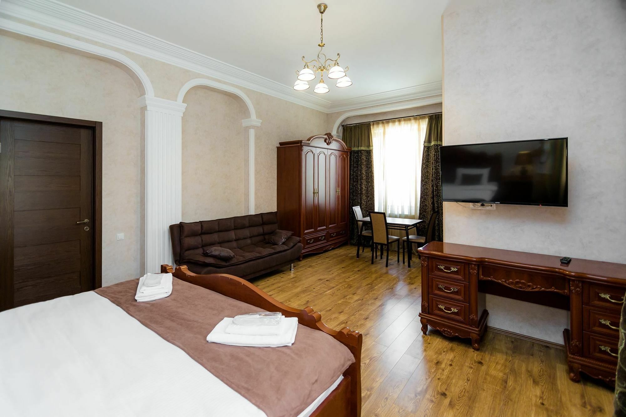 Elia Palace Hotel Тбілісі Екстер'єр фото